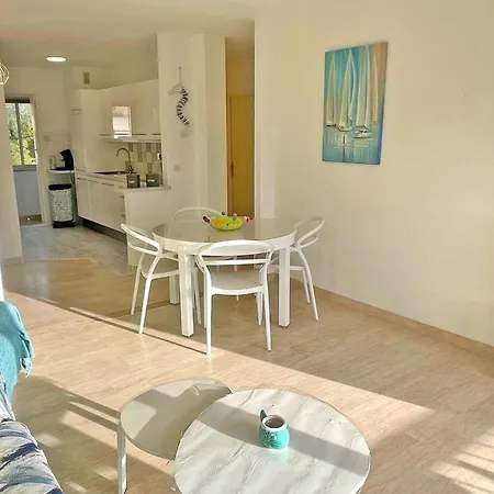 Appt T3 - 5 Pers - Vue - Climatisation By Interhome Apartment