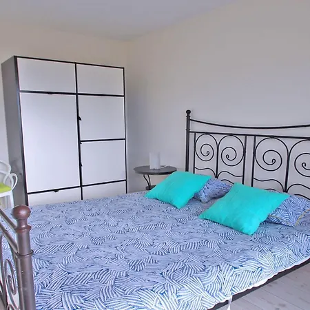 Apartment Appt T3 - 5 Pers - Vue - Climatisation By Interhome